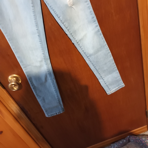 Aeropostale light wash skinny distressed jeans - Picture 3 of 15